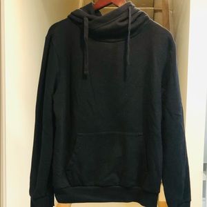 Men’s H&M black sweatshirt, size M.